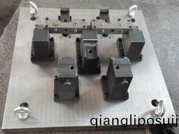 專(zhuan)用(yong)裌(jia)具